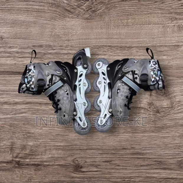 Rubber Wheel Skates *Black*