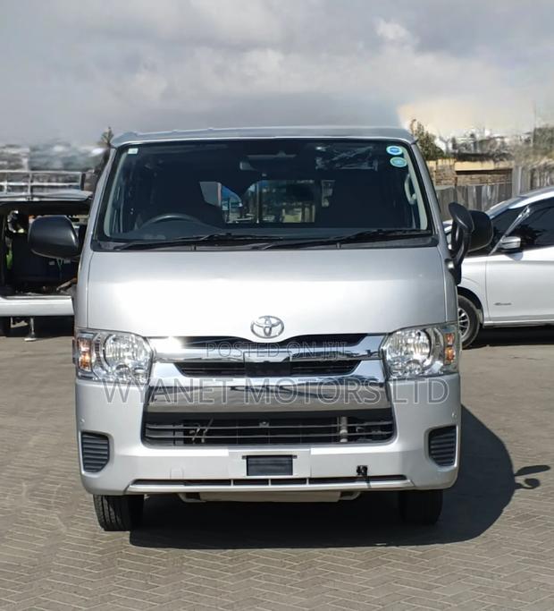 Toyota HiAce 2019 Silver - thumbnail 3