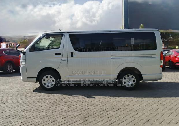 Toyota HiAce 2019 Silver - thumbnail 5