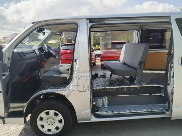 Toyota HiAce 2019 Silver - thumbnail 7