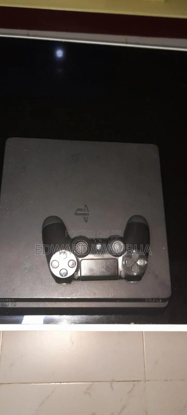 Playstation 4 Slim - thumbnail 2