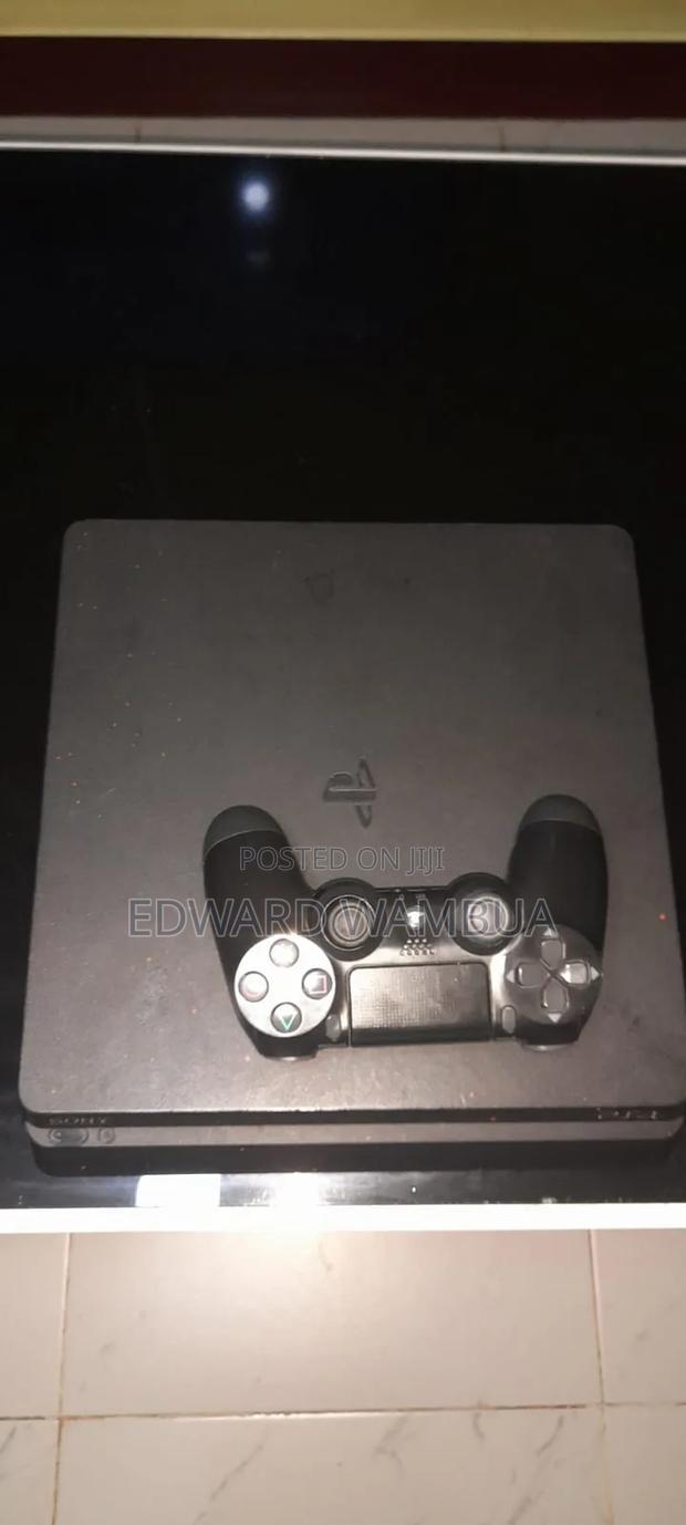 Playstation 4 Slim - thumbnail 3