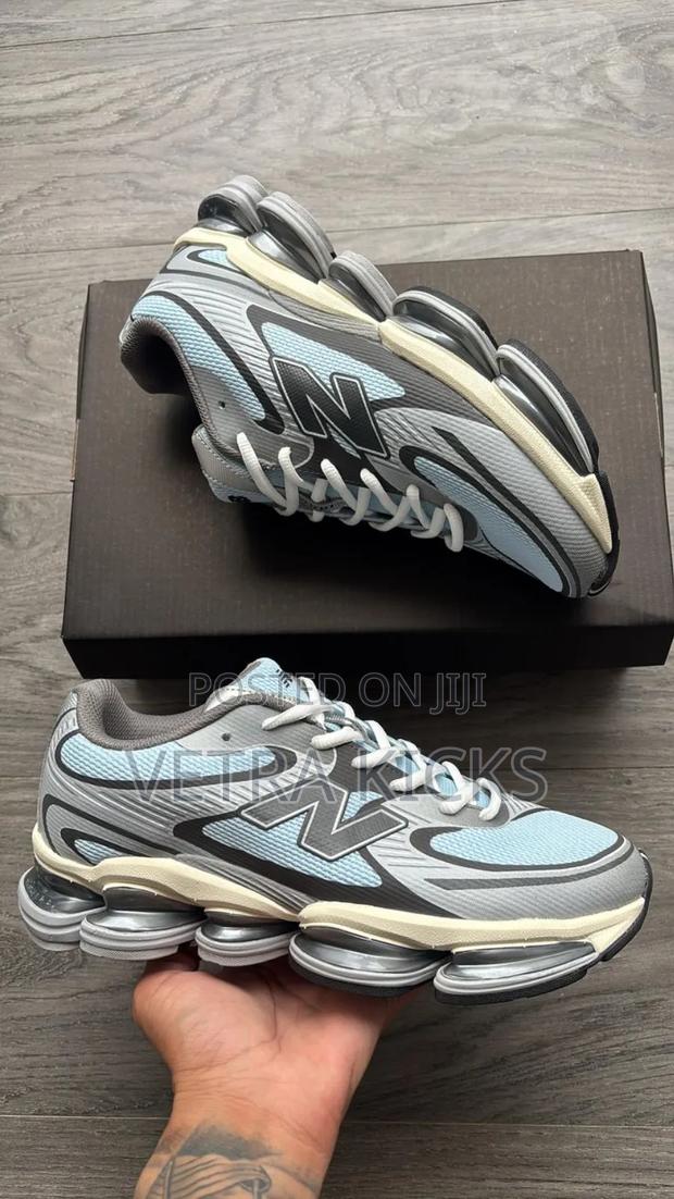 New Balance 2000 Absorb in Blue and Grey Colourway