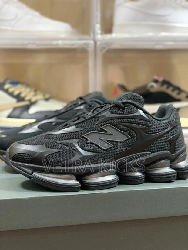 New Balance 2000 Absorb Tripple Black