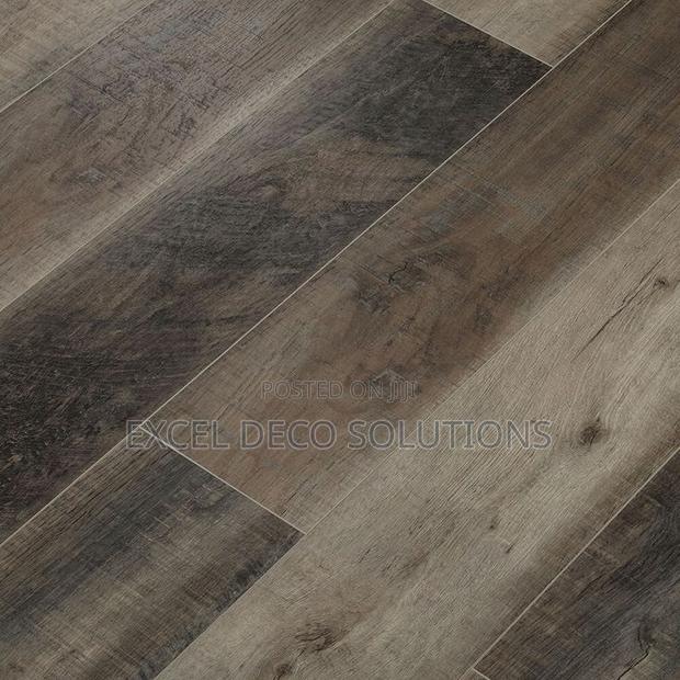 Vinyl Planks Flooring – Strong and Stylish Finish