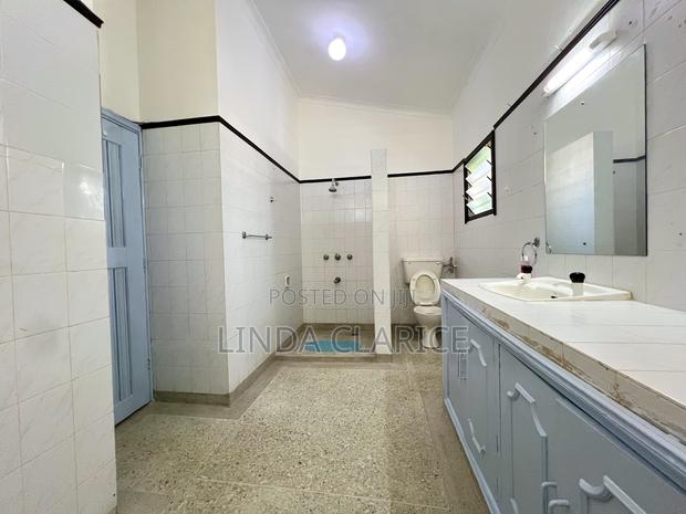 8 Bedroom Villa in Nyali - thumbnail 5