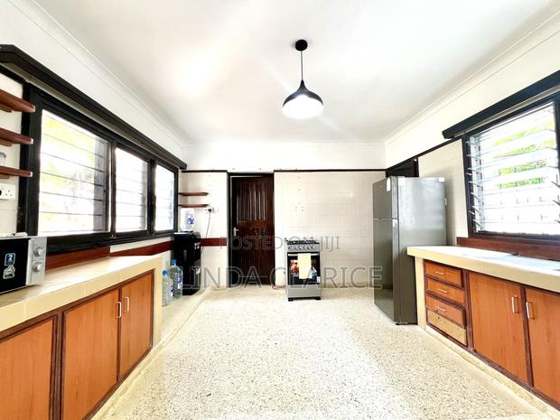 8 Bedroom Villa in Nyali - thumbnail 10