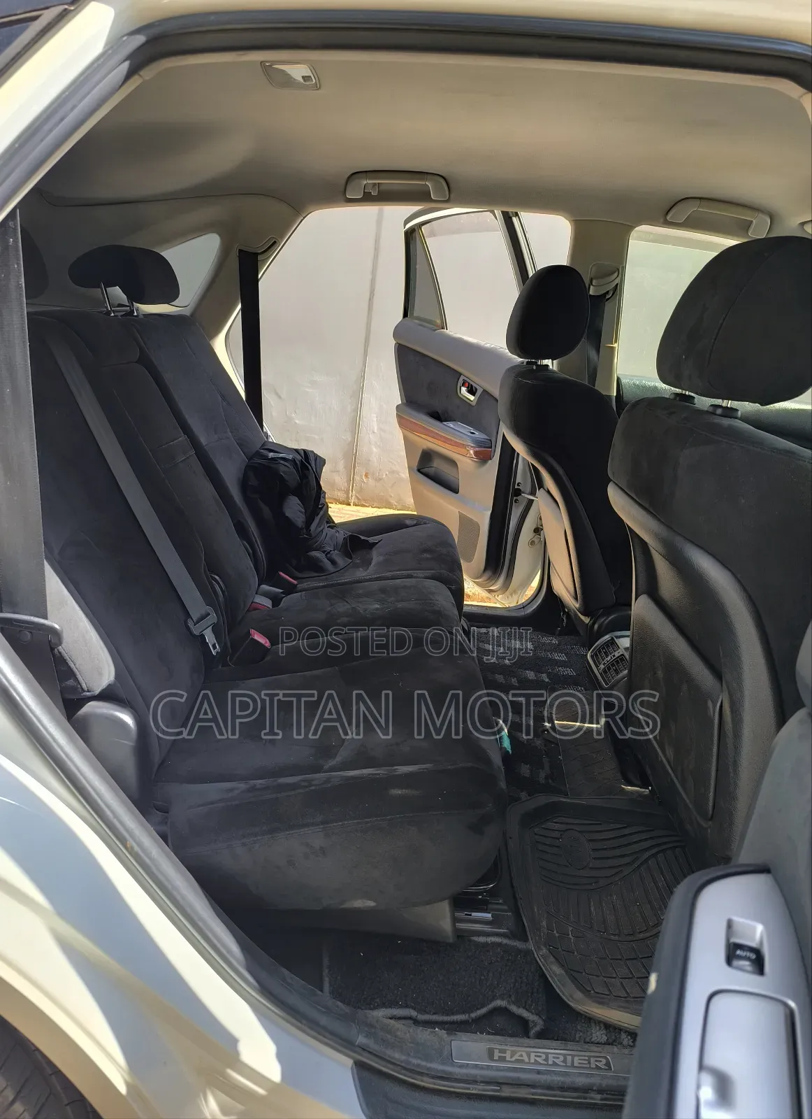 Toyota Harrier 240G 2012 White