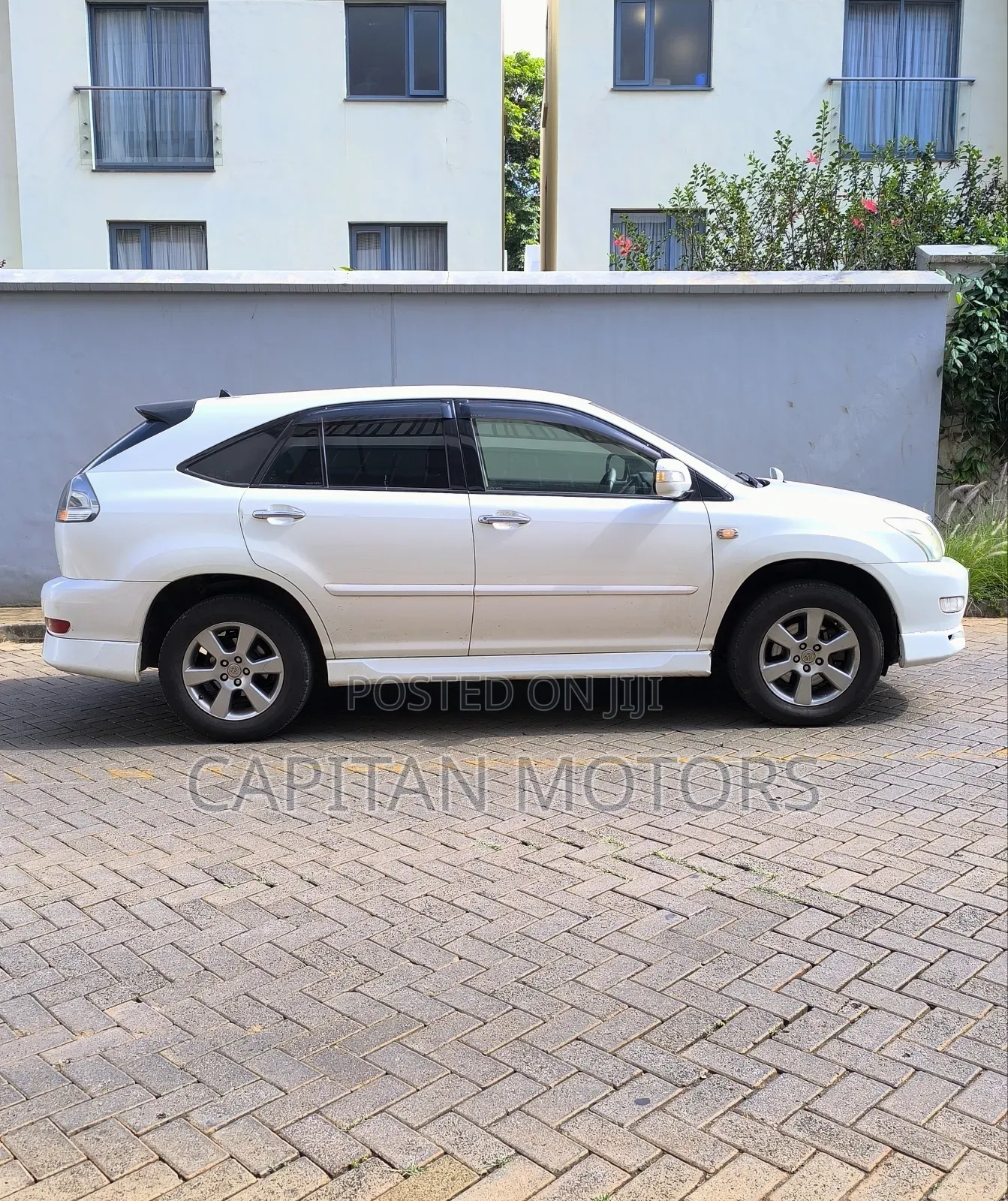 Toyota Harrier 240G 2012 White