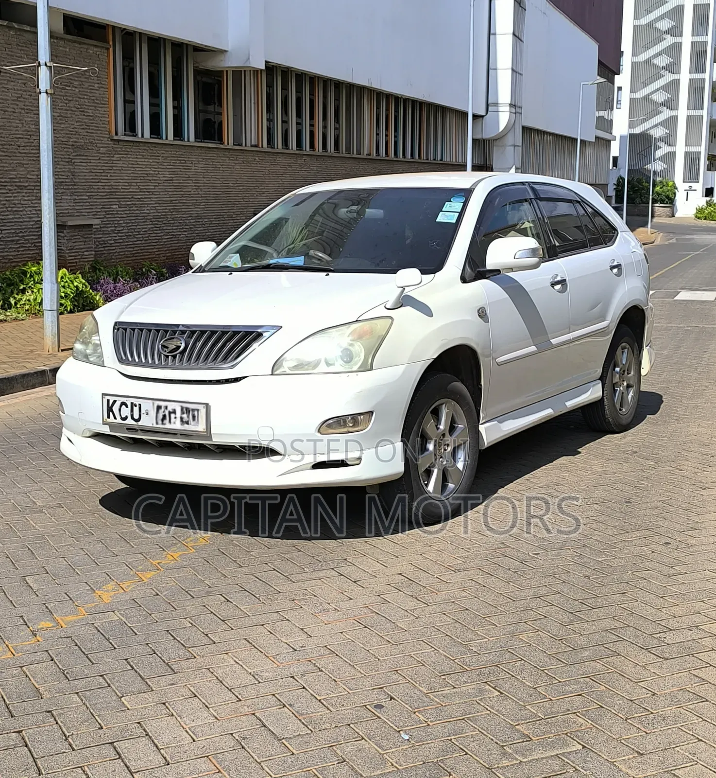 Toyota Harrier 240G 2012 White