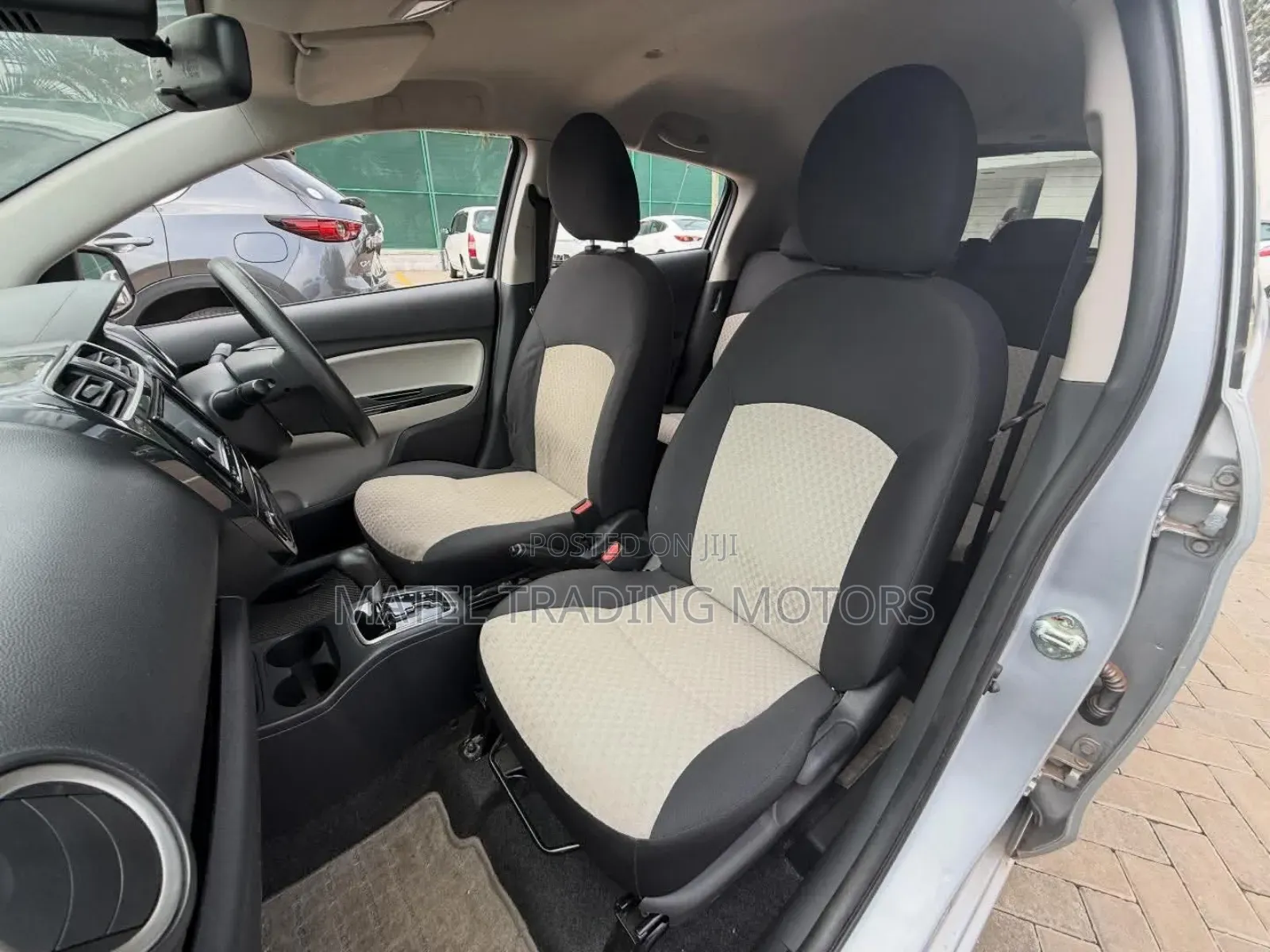 Mitsubishi Mirage ES 2017 Silver