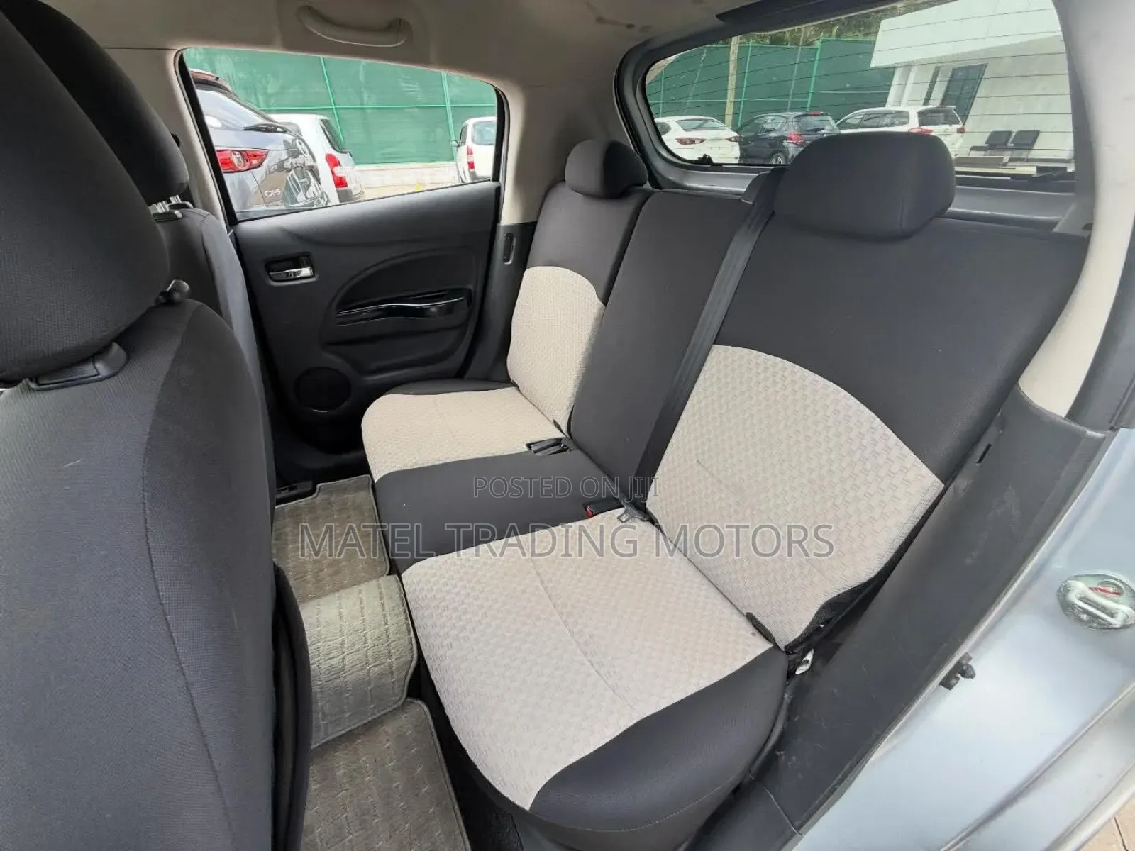 Mitsubishi Mirage ES 2017 Silver