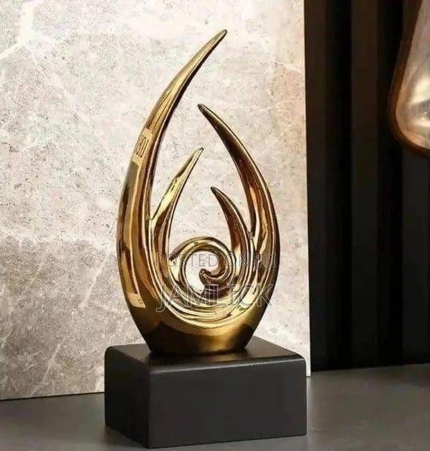 Modern Abstract Art Statue – Stylish Home Decor - Gh