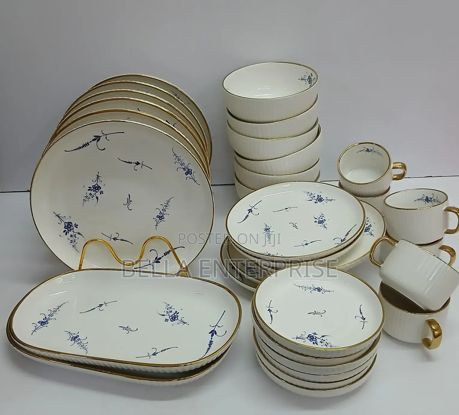32 PCS High Quality Ceramic Dinner Set Still Available.