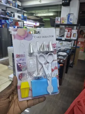 Cake Decorator