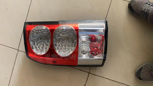 Discovery 4 Tail Lights - thumbnail 2