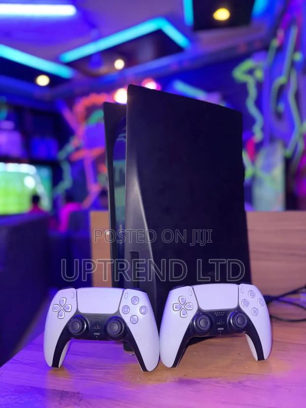 Black Playstation 5 Standard 825gb Two Controllers - main view