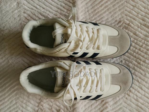 Casual Low-Top Sneaker - thumbnail 2