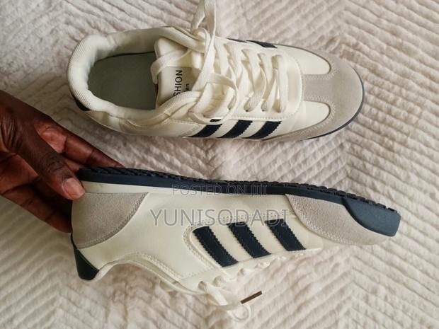 Casual Low-Top Sneaker - thumbnail 3