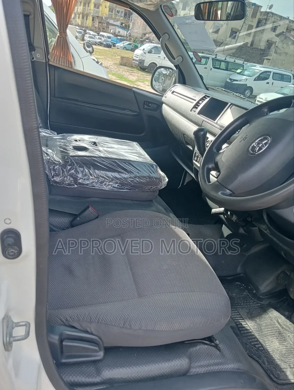 Toyota HiAce 2019 White