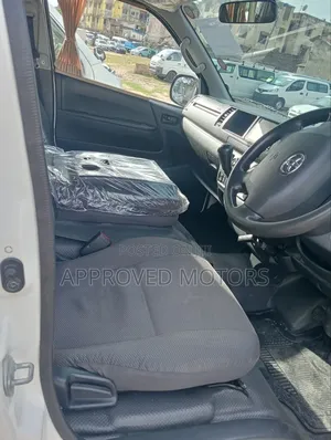 Toyota HiAce 2019 White