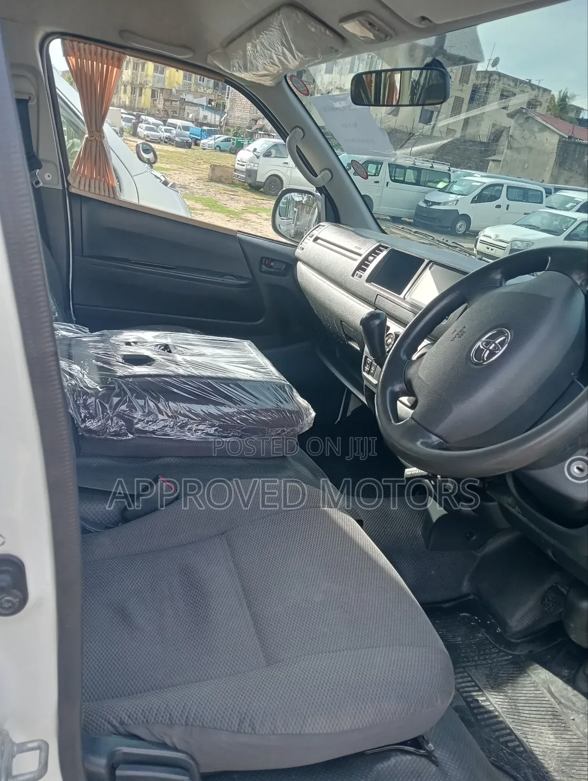 Toyota HiAce 2019 White