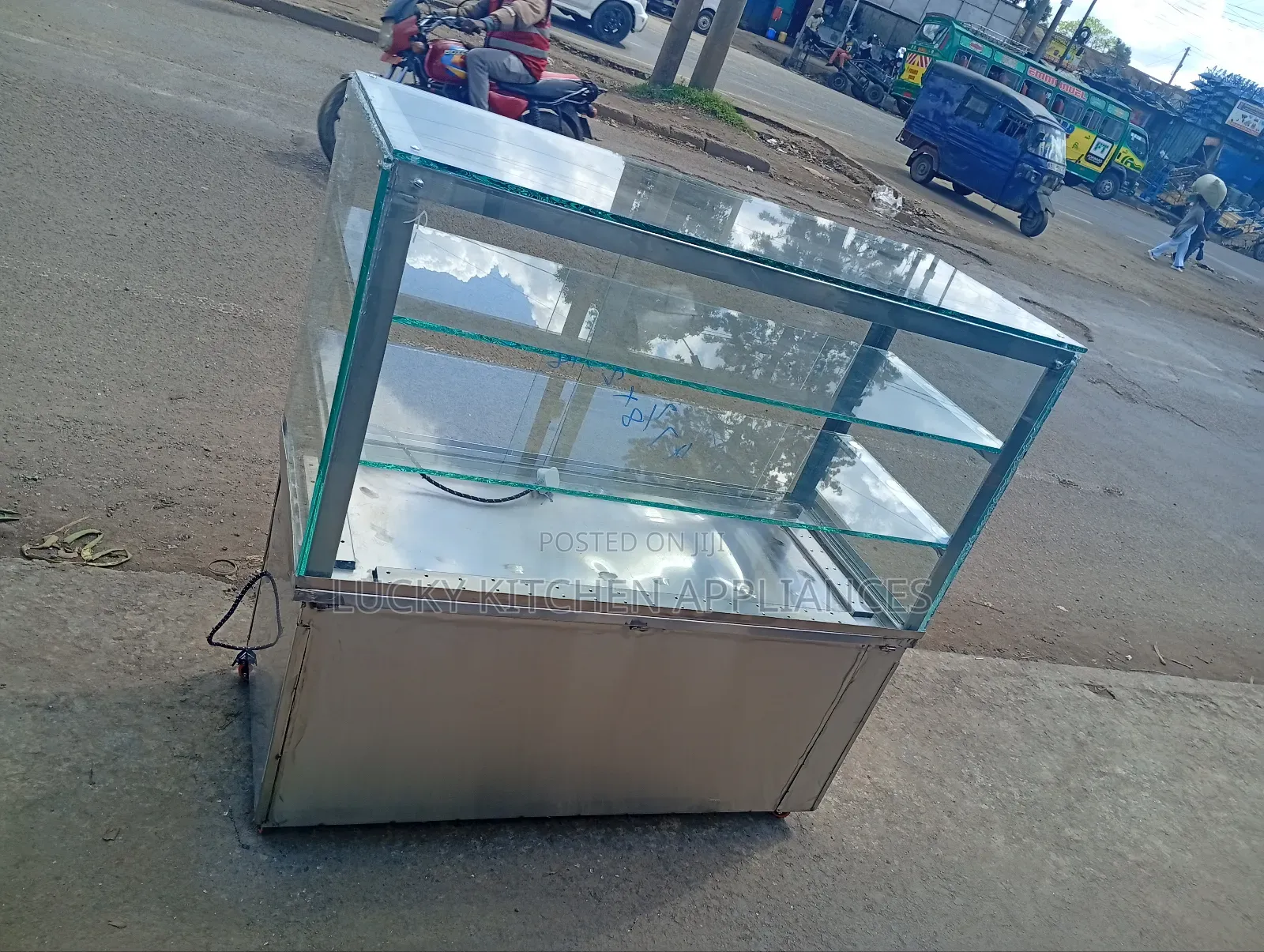 Best Quality Stainless Cake Display.