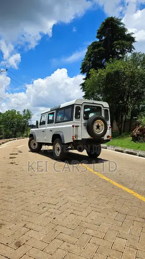 Land Rover Defender Puma 110 2.4 TD 2009 White