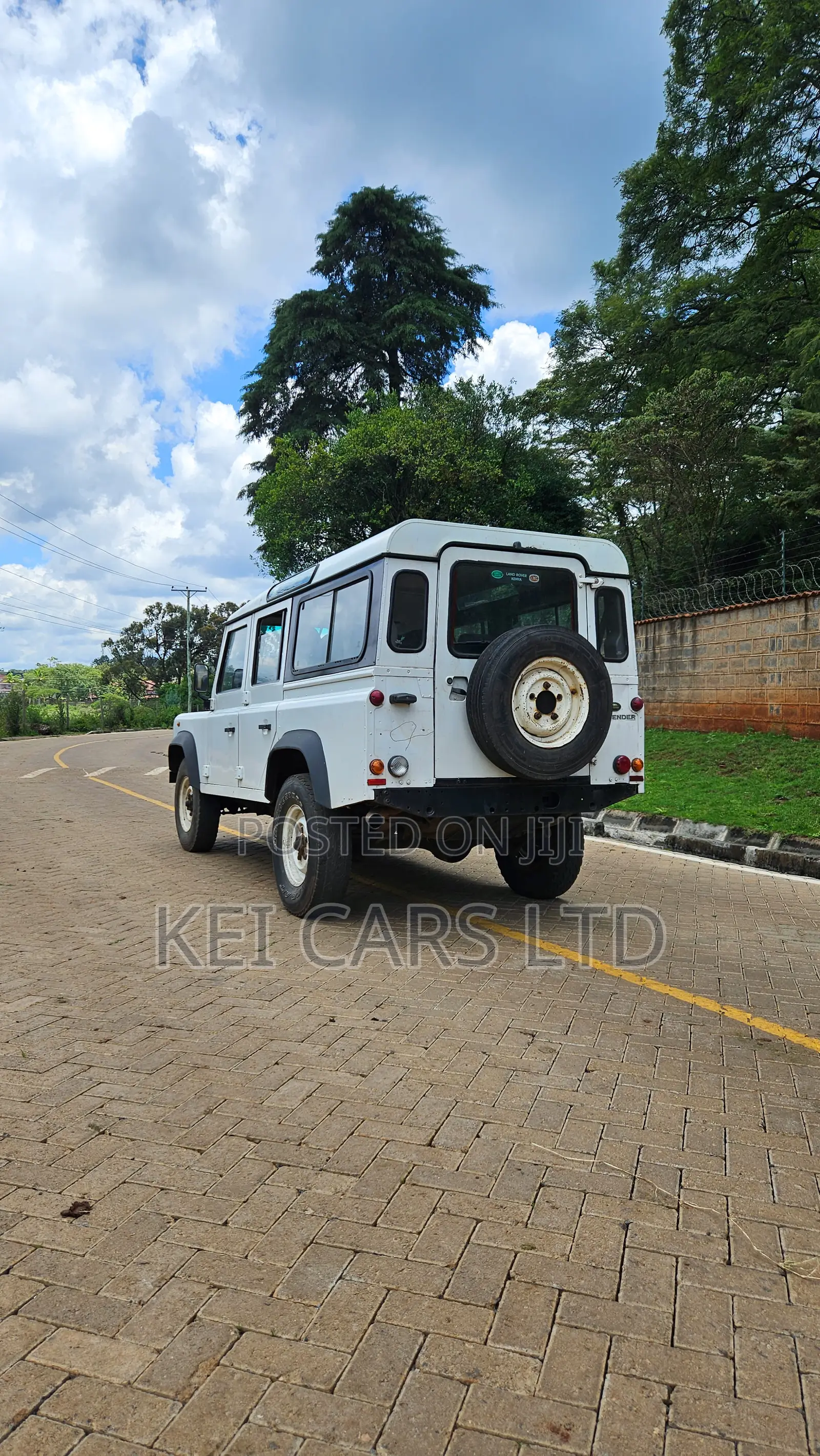 Land Rover Defender Puma 110 2.4 TD 2009 White