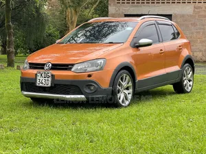 Volkswagen Polo 2015 Yellow