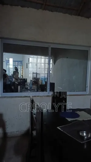Projecting Aluminium Windows
