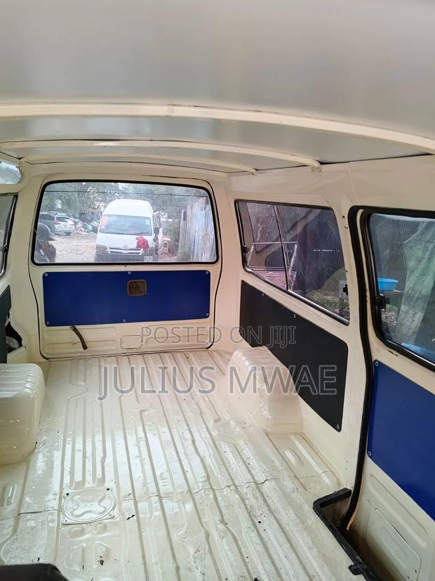 Nissan Caravan (Urvan) 2013 Beige - thumbnail 7