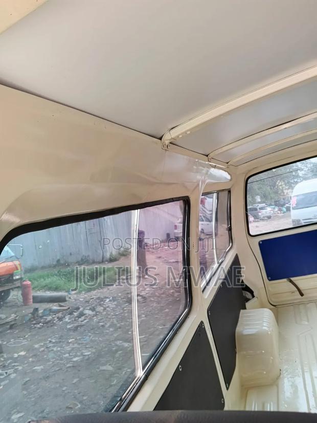 Nissan Caravan (Urvan) 2013 Beige - thumbnail 9