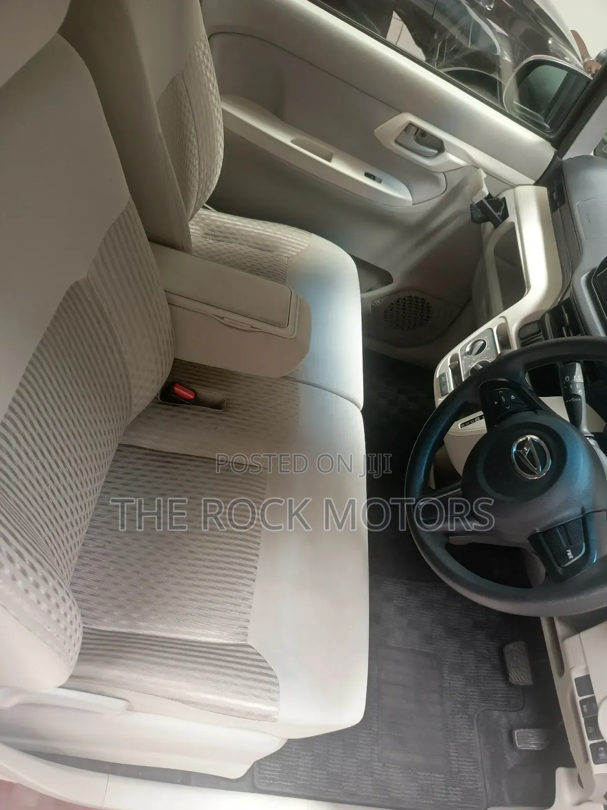 Toyota Roomy 2018 Red