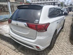 Mitsubishi Outlander 2018 White