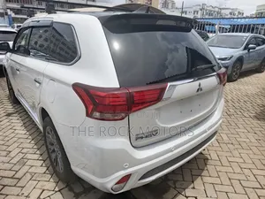 Mitsubishi Outlander 2018 White