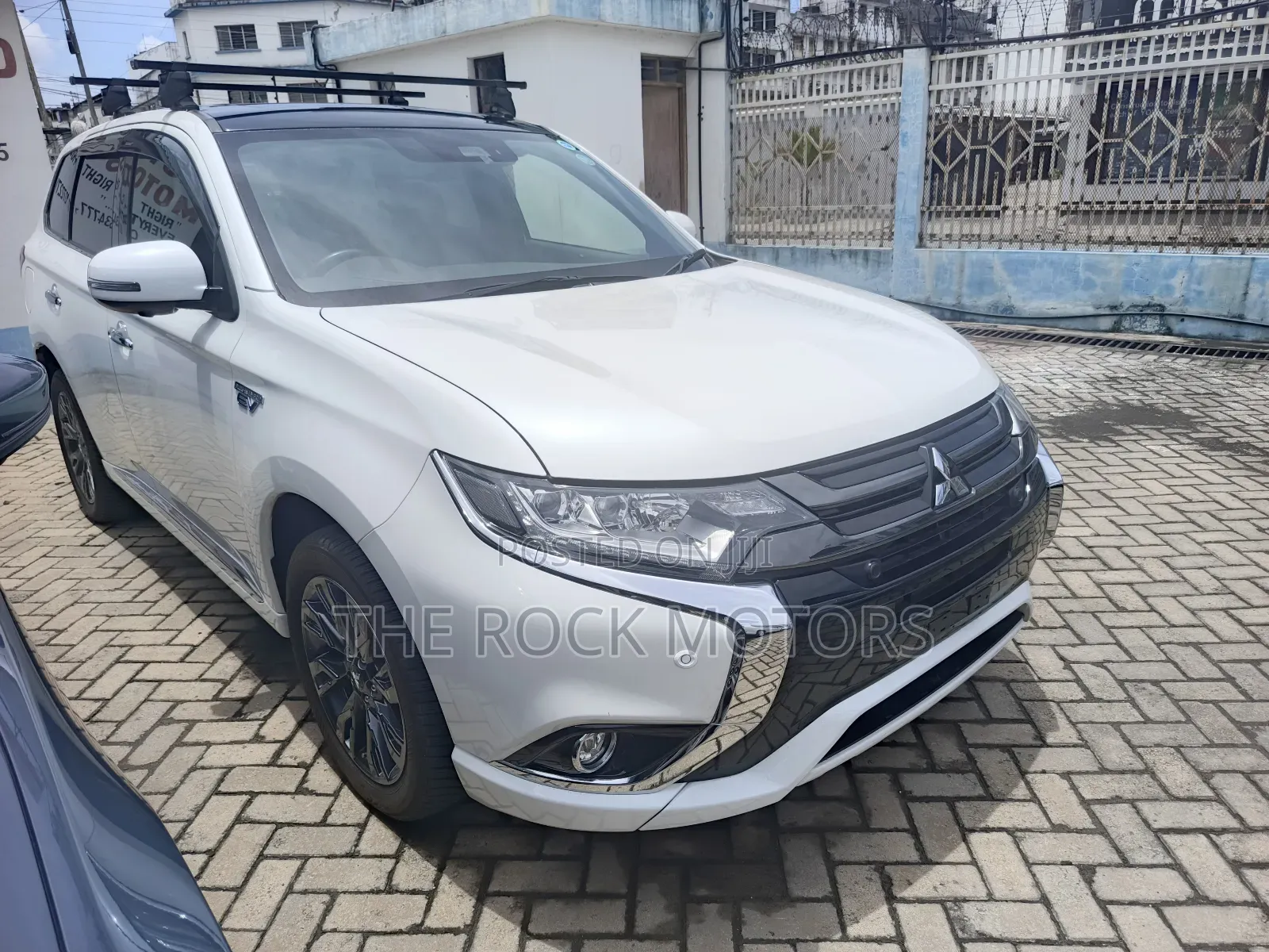 Mitsubishi Outlander 2018 White