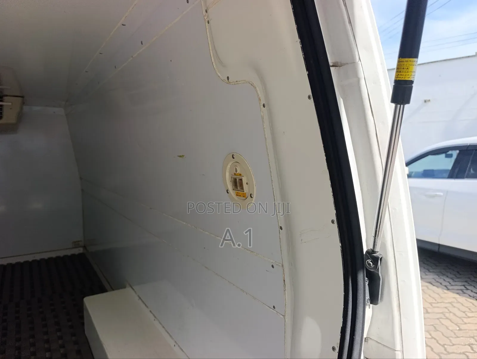 Nissan Caravan (Urvan) 2019 White
