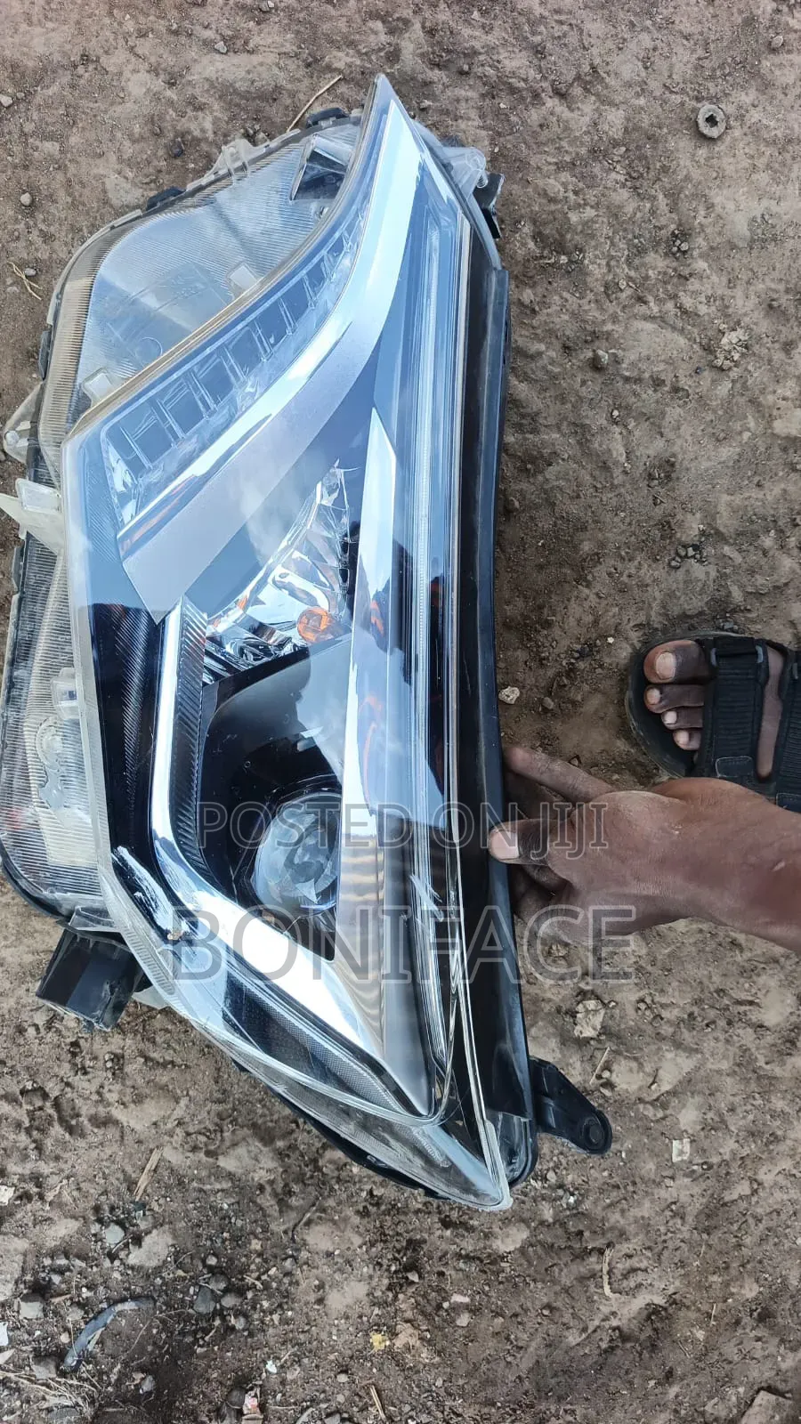 Toyota Auris Front Original Headlights