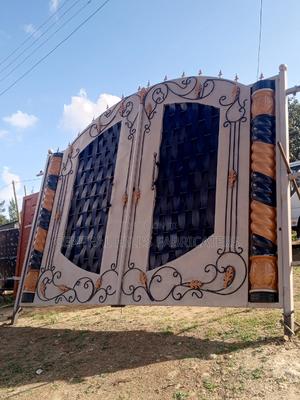 Modern Swing Gate - thumbnail 2