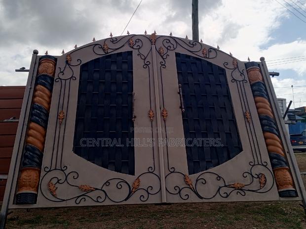 Modern Swing Gate - thumbnail 4