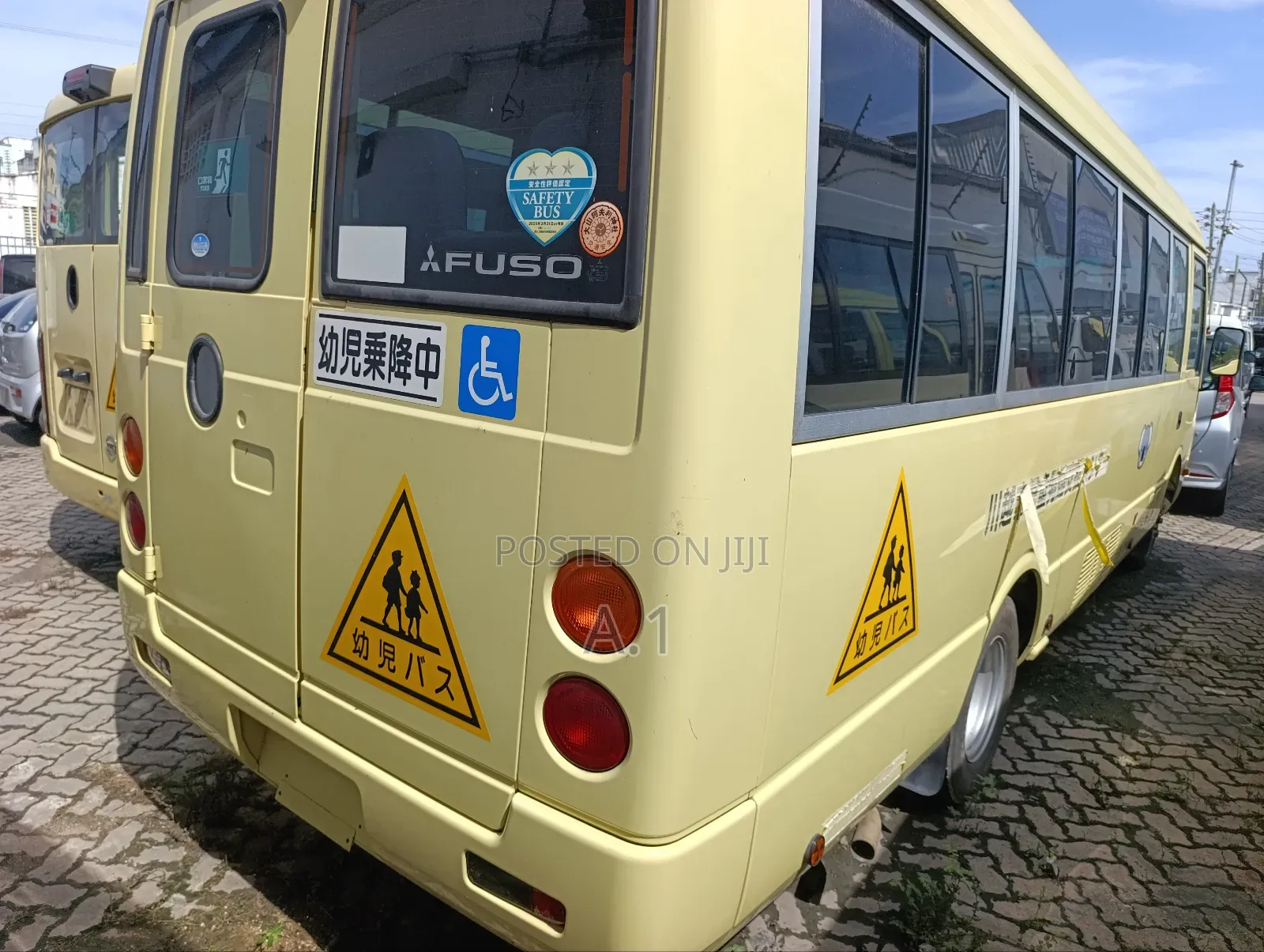 Mitsubishi Fuso Rosa 2019 Yellow