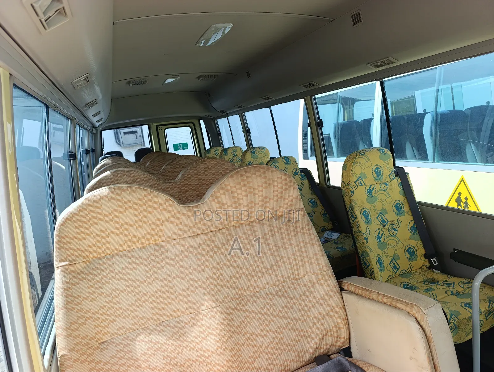 Mitsubishi Fuso Rosa 2019 Yellow