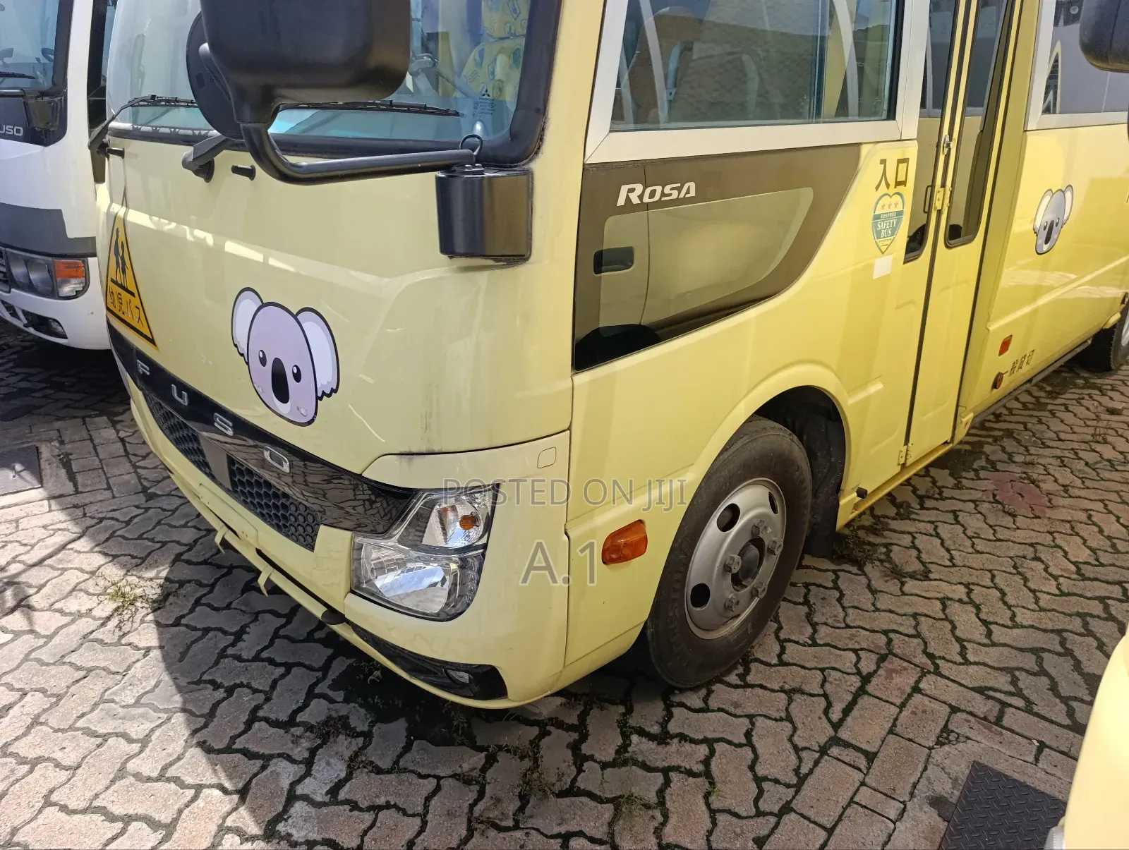 Mitsubishi Fuso Rosa 2019 Yellow