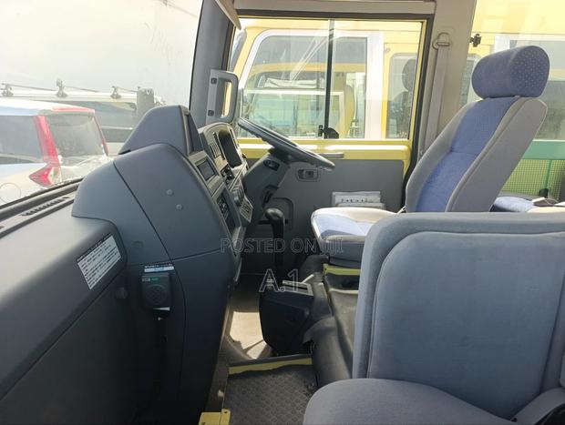 Nissan Civilian 2019 Yellow - thumbnail 2