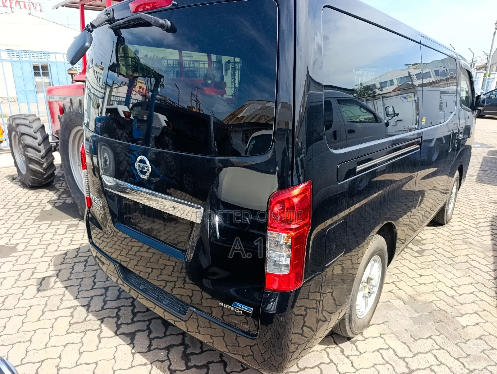 Nissan Caravan (Urvan) 2019 Black