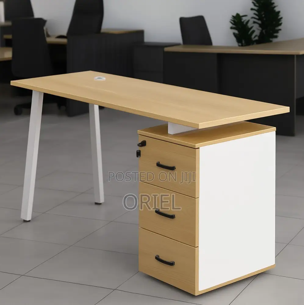 Executive Desks:- Modern 140cm Executive Office Furniture Desk