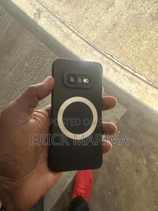 Samsung Galaxy S10e 128 GB Blue - thumbnail 2