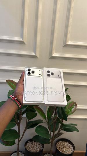 Apple iPhone 17 Pro Max 1 TB White - main view