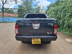Toyota Hilux 3.0 D-4D 4x4 2012 Black